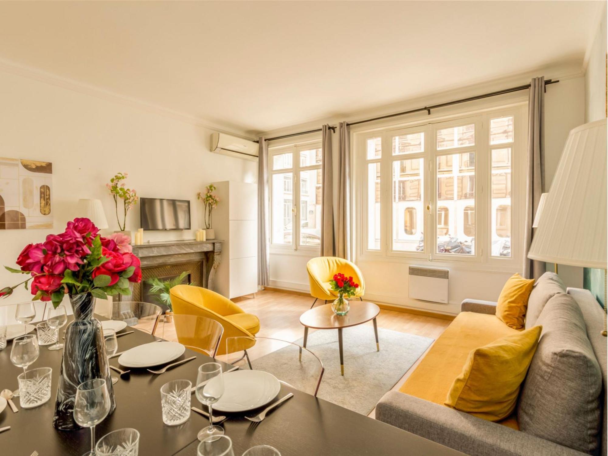 Cozy - Champs Elysees - Mollien * Paris